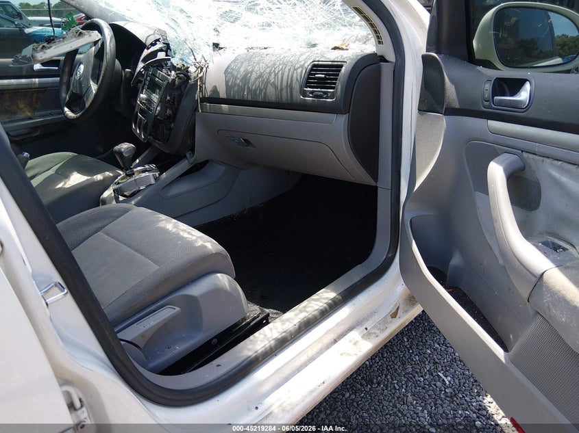 2007 Volkswagen Rabbit VIN WVWDR71K87W237245 IAAI salvage auction — FRONT END, Salvage (South Carolina), sold $300 on 2026-07-07 (photo 5)