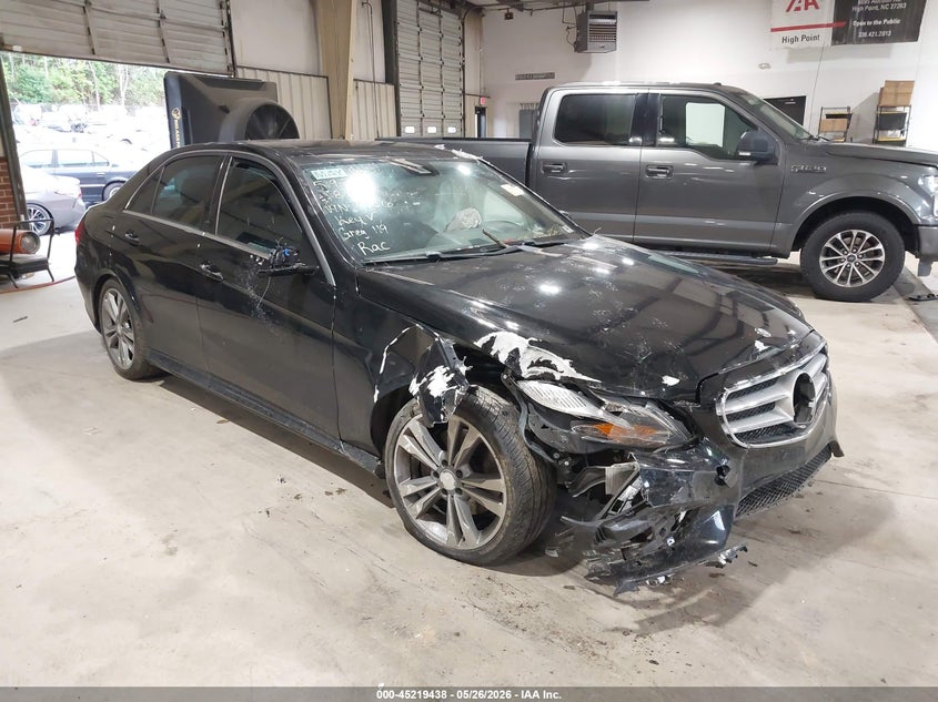 2016 Mercedes-benz E-klasse VIN WDDHF8JB9GB167736 IAAI salvage auction — RIGHT FRONT, Salvage Title, sold $975 on 2026-07-19 (photo 1)