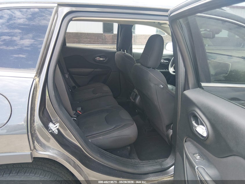 2016 Jeep Cherokee VIN 1C4PJMCS4GW331669 IAAI salvage auction — NORMAL WEAR, Salvage Title, sold $2,125 on 2026-09-10 (photo 8)