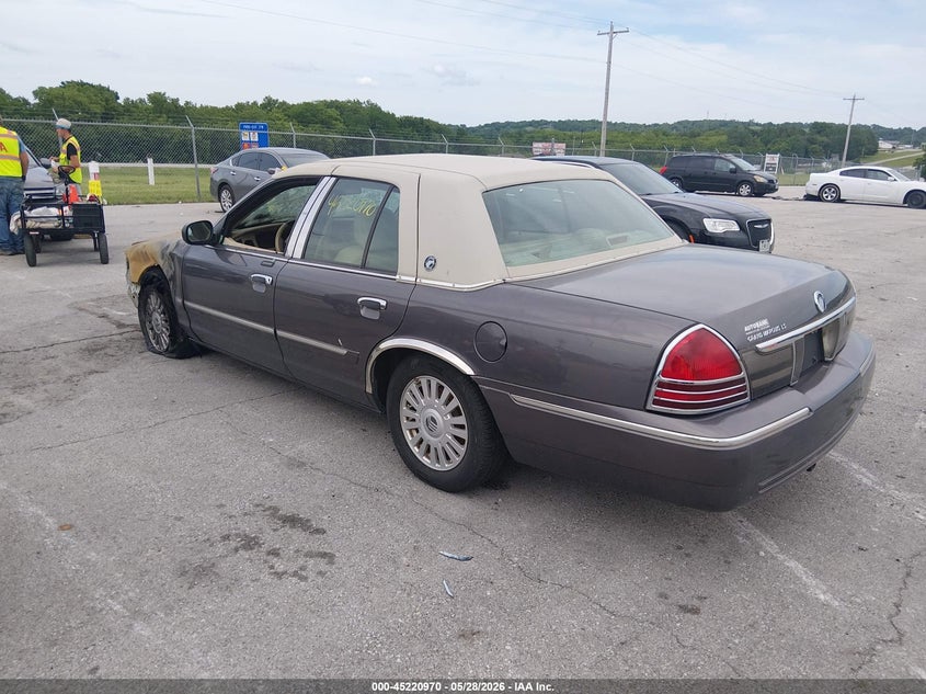 2007 Mercury Grand marquis VIN 2MEFM75V07X611443 IAAI salvage auction — ENGINE BURN, Salvage (Missouri), sold $250 on 2026-07-09 (photo 3)