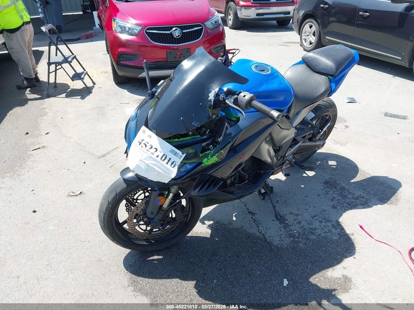 2012 Kawasaki Zx VIN JKAZXCG19CA017908 IAAI salvage auction — LEFT & RIGHT, Salvage Title, sold $600 on 2026-07-30 (photo 2)