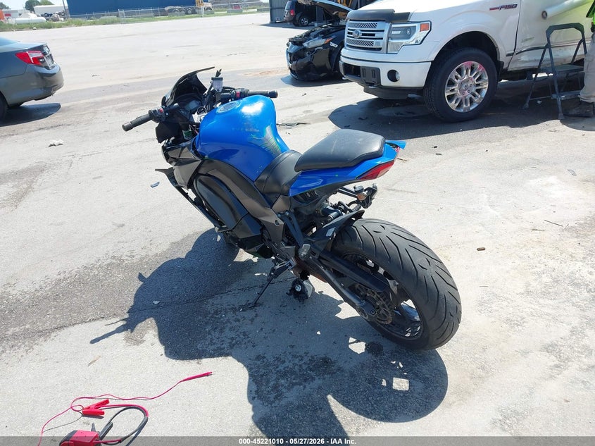 2012 Kawasaki Zx VIN JKAZXCG19CA017908 IAAI salvage auction — LEFT & RIGHT, Salvage Title, sold $600 on 2026-07-30 (photo 3)