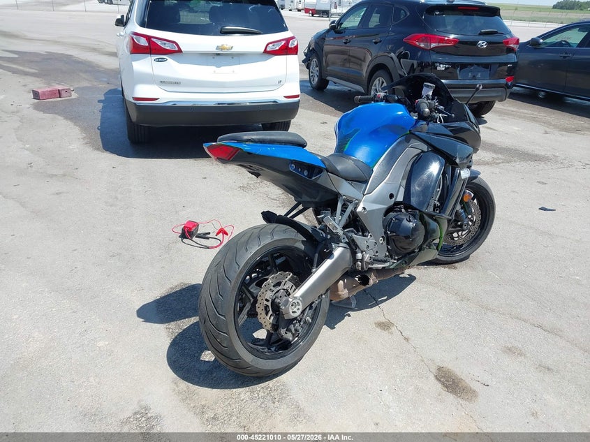 2012 Kawasaki Zx VIN JKAZXCG19CA017908 IAAI salvage auction — LEFT & RIGHT, Salvage Title, sold $600 on 2026-07-30 (photo 4)
