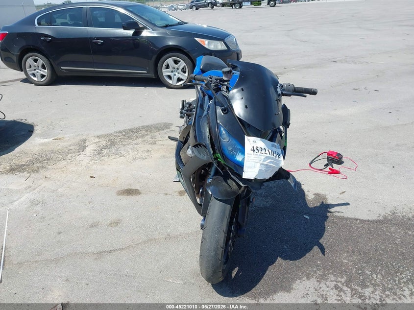 2012 Kawasaki Zx VIN JKAZXCG19CA017908 IAAI salvage auction — LEFT & RIGHT, Salvage Title, sold $600 on 2026-07-30 (photo 5)