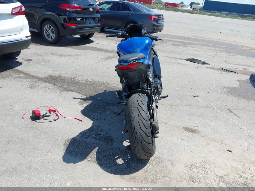 2012 Kawasaki Zx VIN JKAZXCG19CA017908 IAAI salvage auction — LEFT & RIGHT, Salvage Title, sold $600 on 2026-07-30 (photo 6)