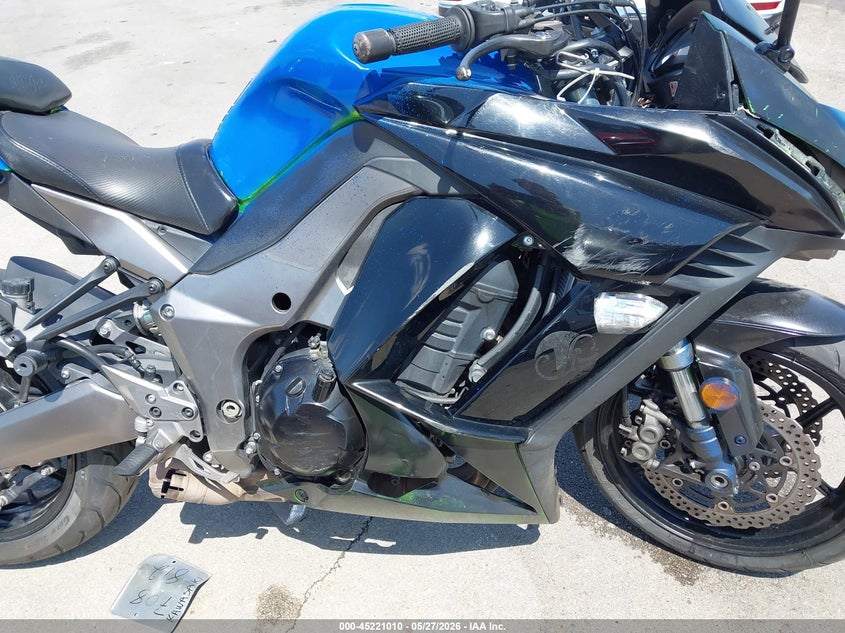 2012 Kawasaki Zx VIN JKAZXCG19CA017908 IAAI salvage auction — LEFT & RIGHT, Salvage Title, sold $600 on 2026-07-30 (photo 8)