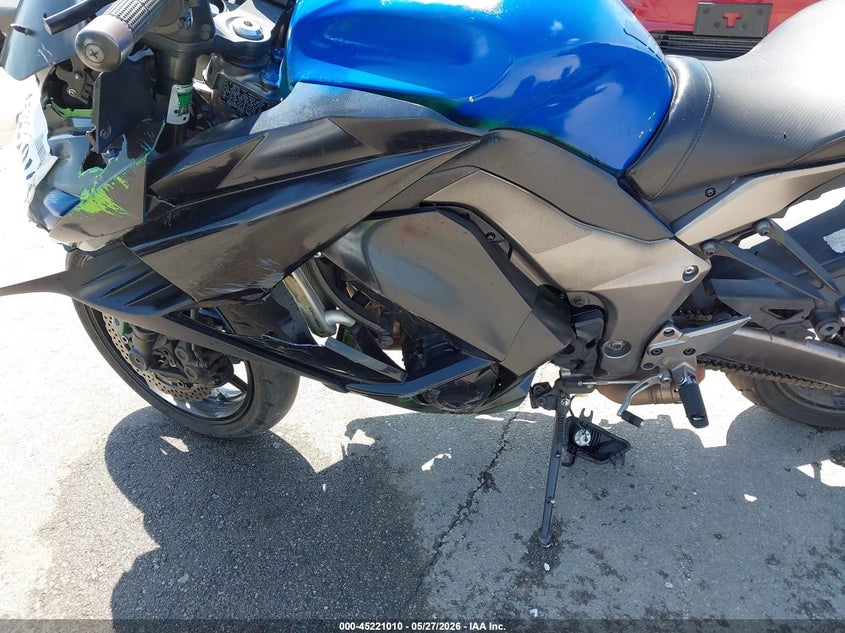 2012 Kawasaki Zx VIN JKAZXCG19CA017908 IAAI salvage auction — LEFT & RIGHT, Salvage Title, sold $600 on 2026-07-30 (photo 9)