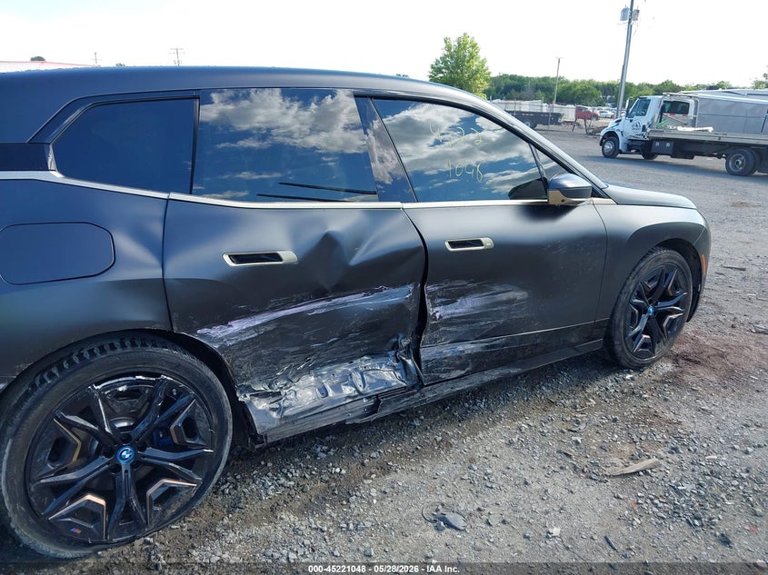 2024 BMW Ix VIN WB533CF00RCP23545 IAAI salvage auction — RIGHT SIDE, Salvage Title, sold $29,200 on 2026-07-07 (photo 6)