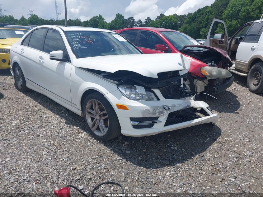 2013 Mercedes-benz C-klasse VIN WDDGF4HB3DR291756 IAAI salvage auction — LEFT SIDE, Salvage Title, sold $975 on 2026-07-22 (photo 1)