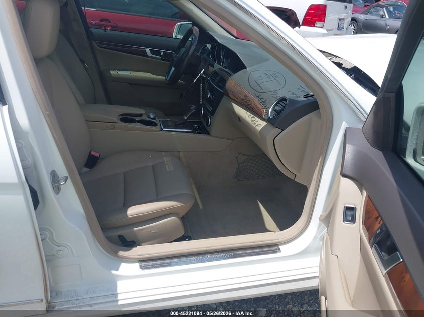 2013 Mercedes-benz C-klasse VIN WDDGF4HB3DR291756 IAAI salvage auction — LEFT SIDE, Salvage Title, sold $975 on 2026-07-22 (photo 5)