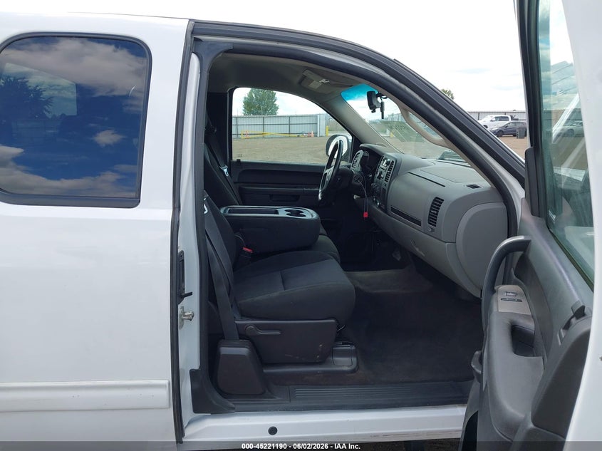 2013 Gmc SIERRA VIN 1GTR2UEA2DZ404283 IAAI salvage auction — REAR END, Salvage Title, sold $4,100 on 2026-07-11 (photo 5)