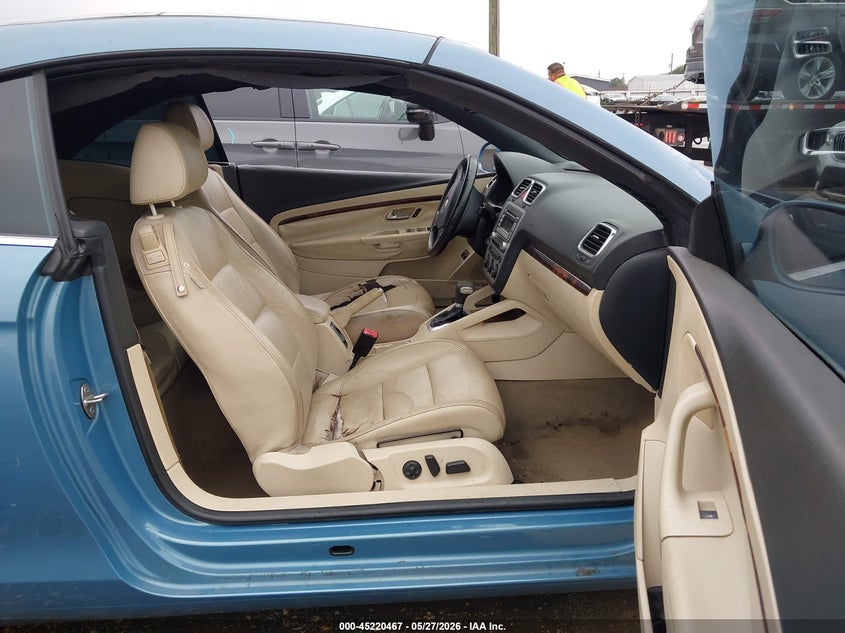 2008 Volkswagen Eos VIN WVWFA71F98V001925 IAAI salvage auction — WATER/FLOOD, Salvage (Texas), sold $400 on 2026-07-28 (photo 5)