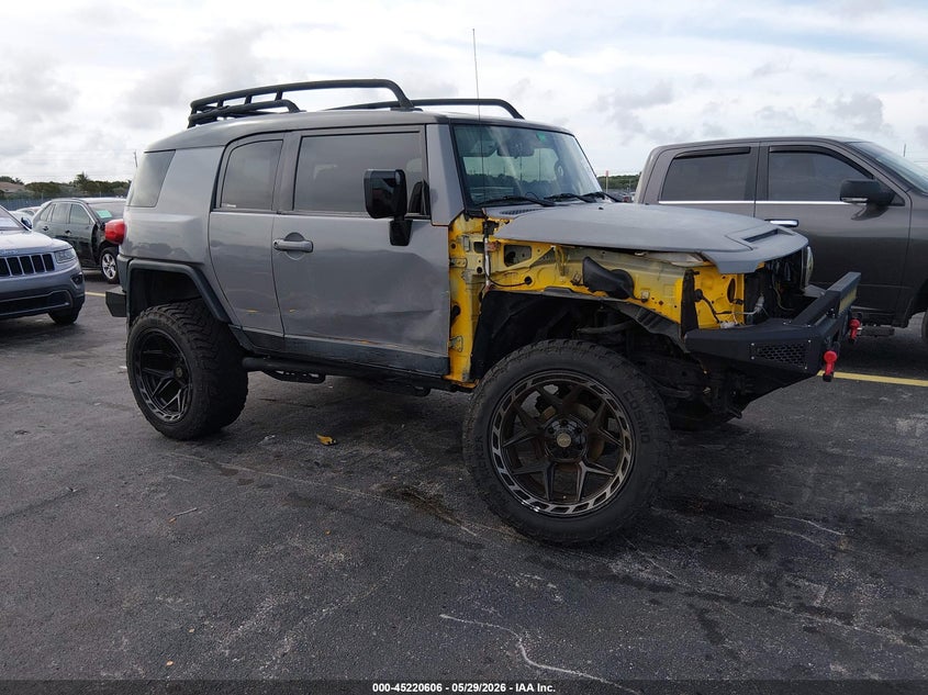 2008 Toyota Fj cruiser VIN JTEBU11F98K002539 IAAI salvage auction — RIGHT SIDE, Rebuildable (Florida), sold $5,000 on 2026-07-30 (photo 1)