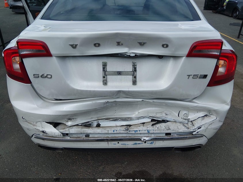 2018 Volvo VIN LYV402TK7JB157457 IAAI salvage auction — REAR END, Salvage Title, sold $2,300 on 2026-07-16 (photo 6)