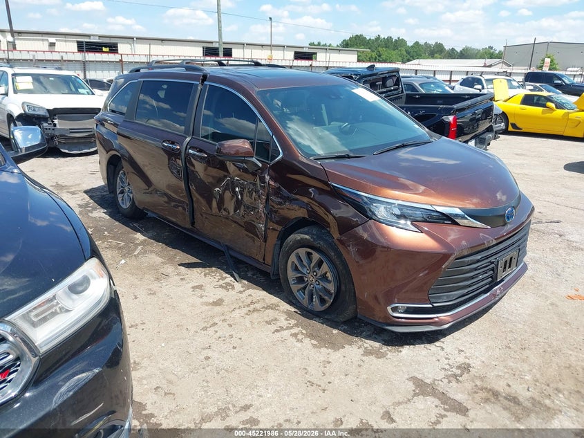 2024 Toyota Sienna VIN 5TDYRKEC6RS192719 IAAI salvage auction — LEFT & RIGHT, Original (Texas), sold $15,700 on 2026-07-30 (photo 1)
