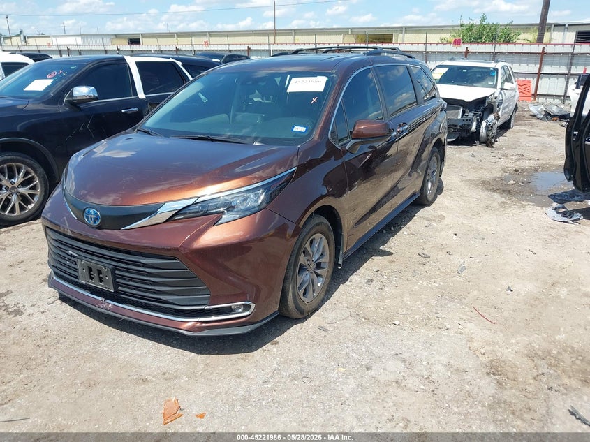 2024 Toyota Sienna VIN 5TDYRKEC6RS192719 IAAI salvage auction — LEFT & RIGHT, Original (Texas), sold $15,700 on 2026-07-30 (photo 2)