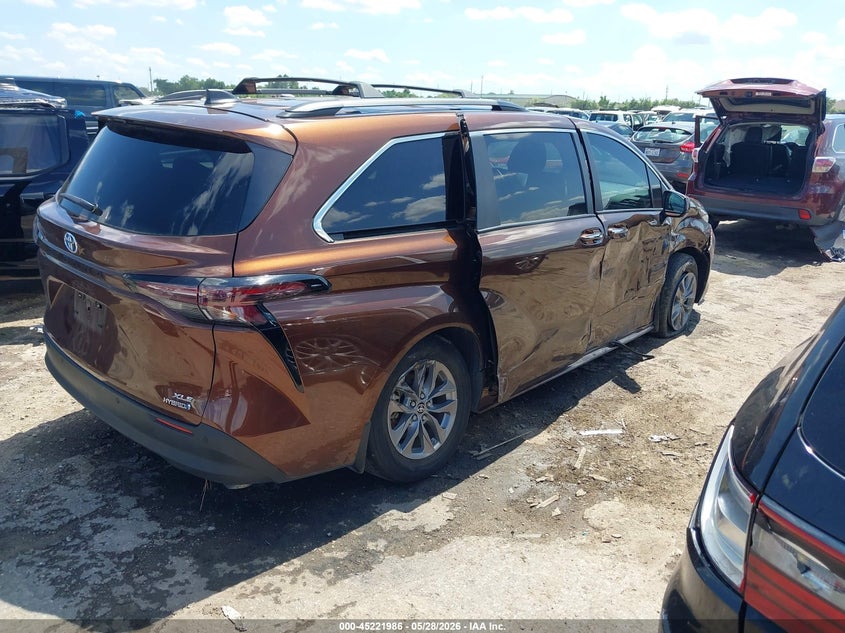 2024 Toyota Sienna VIN 5TDYRKEC6RS192719 IAAI salvage auction — LEFT & RIGHT, Original (Texas), sold $15,700 on 2026-07-30 (photo 4)