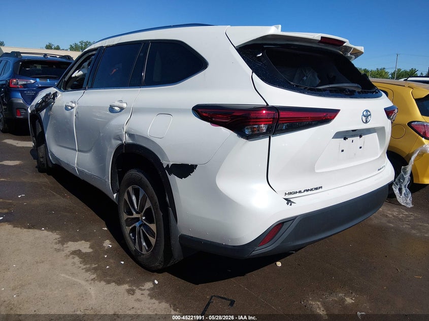 2021 Toyota Highlander VIN 5TDGZRBH7MS115547 IAAI salvage auction — ROLLOVER, Salvage (Ohio), sold $11,700 on 2026-07-21 (photo 3)