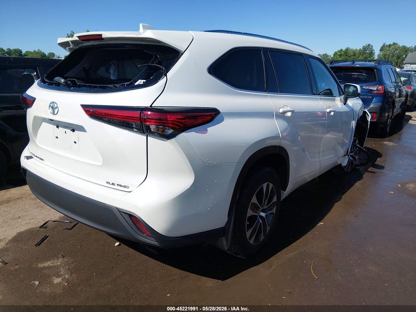 2021 Toyota Highlander VIN 5TDGZRBH7MS115547 IAAI salvage auction — ROLLOVER, Salvage (Ohio), sold $11,700 on 2026-07-21 (photo 4)