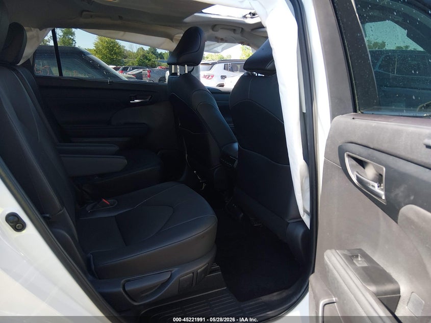 2021 Toyota Highlander VIN 5TDGZRBH7MS115547 IAAI salvage auction — ROLLOVER, Salvage (Ohio), sold $11,700 on 2026-07-21 (photo 8)