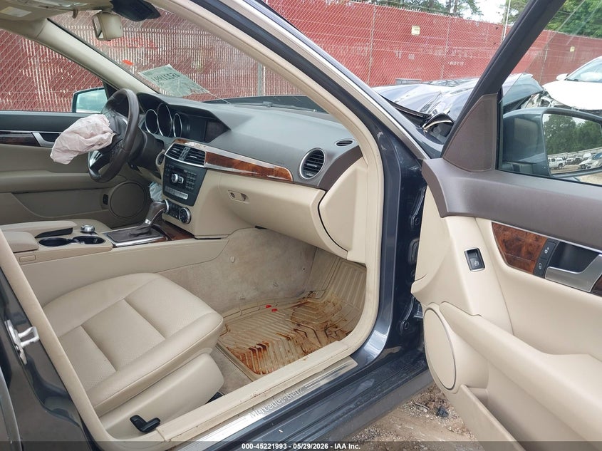 2014 Mercedes-benz C-klasse VIN WDDGF4HB8EA909329 IAAI salvage auction — FRONT END, Salvage Title, sold $400 on 2026-07-16 (photo 5)