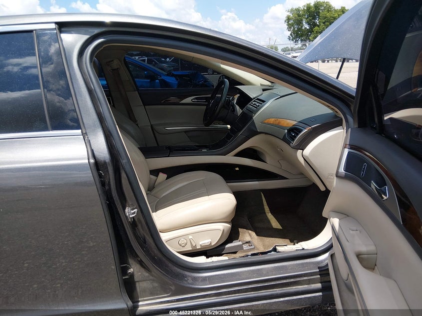 2016 Lincoln Mkz VIN 3LN6L2G99GR627108 IAAI salvage auction — WATER/FLOOD, Salvage Title, sold $425 on 2026-09-10 (photo 5)