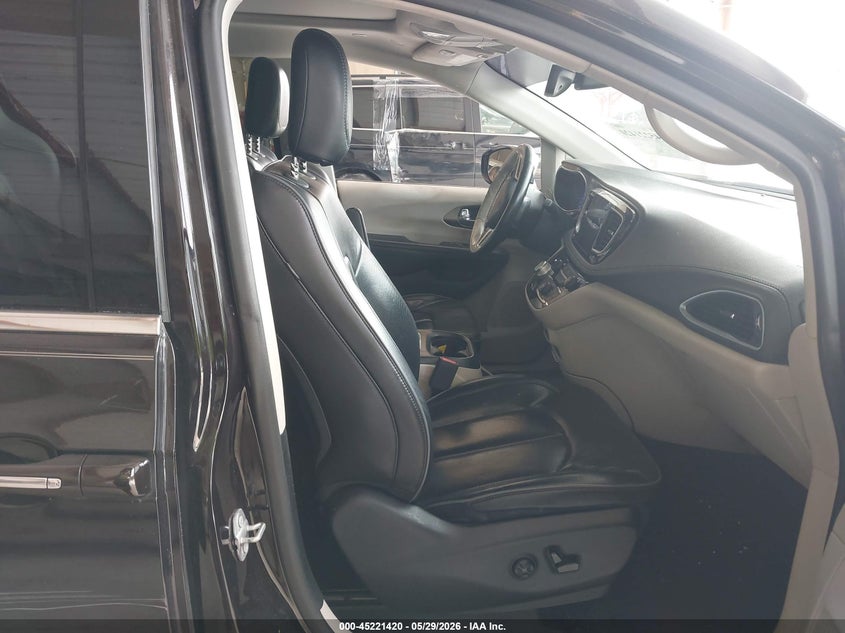 2019 Chrysler Pacifica VIN 2C4RC1GG9KR561197 IAAI salvage auction — FRONT & REAR, Salvage Title, sold $1,800 on 2026-07-20 (photo 5)