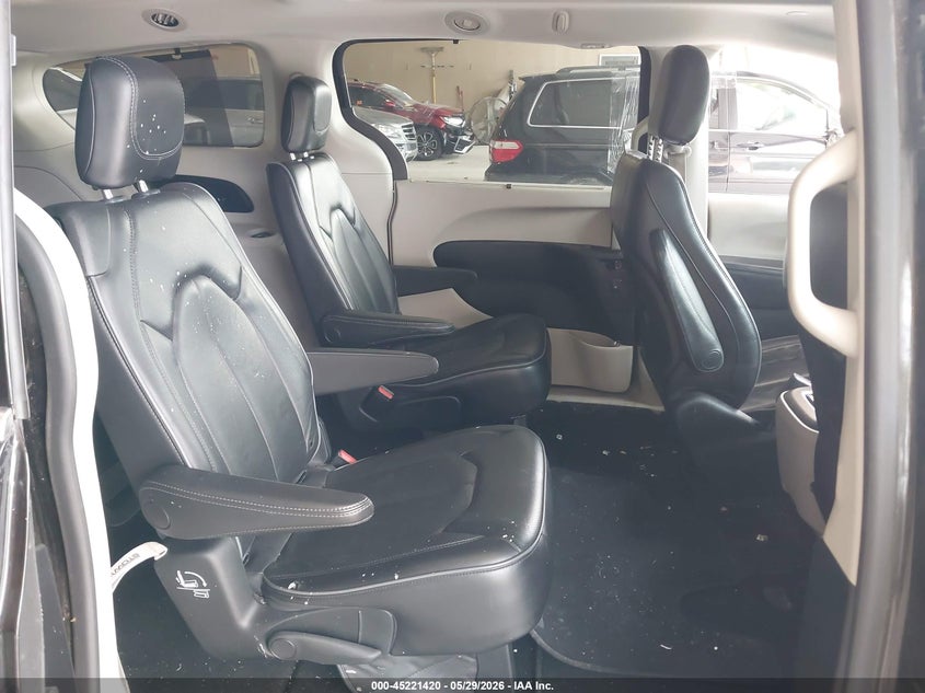 2019 Chrysler Pacifica VIN 2C4RC1GG9KR561197 IAAI salvage auction — FRONT & REAR, Salvage Title, sold $1,800 on 2026-07-20 (photo 8)