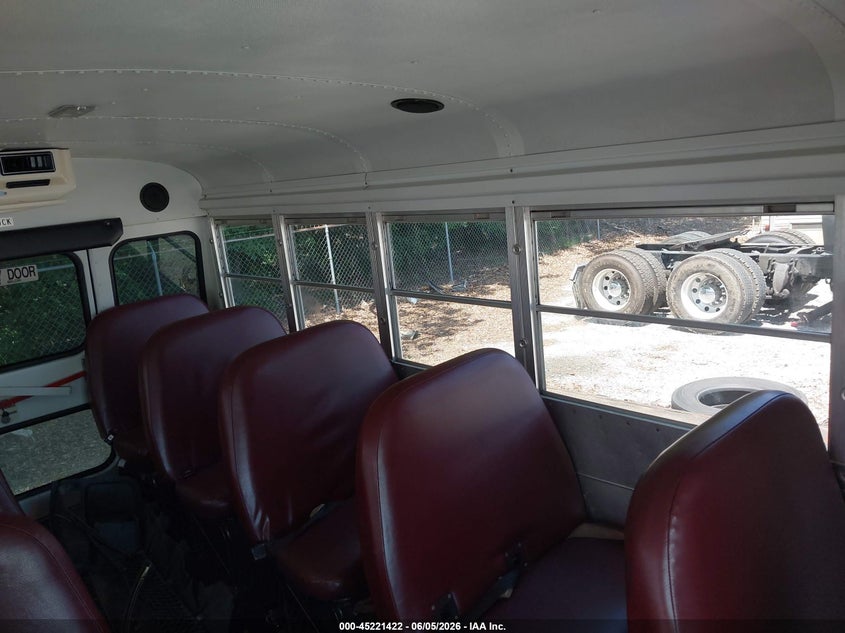 2004 Blue bird Express cutaway VIN 1GBHG31V041104616 IAAI salvage auction — FRONT END, Salvage (Georgia), sold $400 on 2026-07-08 (photo 8)