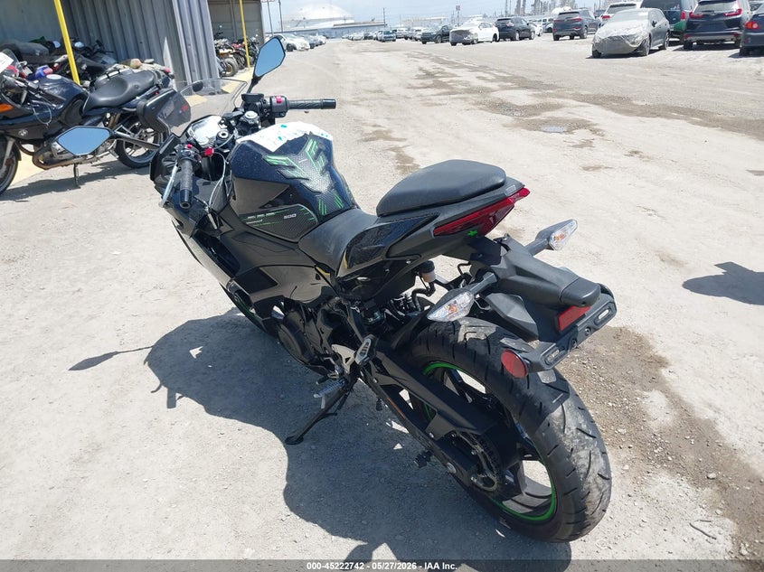 2024 Kawasaki Ninja VIN ML5EXGG13RDA29259 IAAI salvage auction — LEFT & RIGHT, Salvage Title, sold $1,350 on 2026-09-08 (photo 3)
