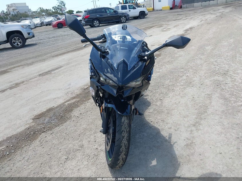2024 Kawasaki Ninja VIN ML5EXGG13RDA29259 IAAI salvage auction — LEFT & RIGHT, Salvage Title, sold $1,350 on 2026-09-08 (photo 5)