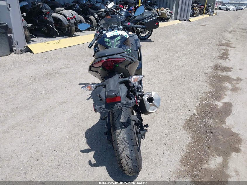 2024 Kawasaki Ninja VIN ML5EXGG13RDA29259 IAAI salvage auction — LEFT & RIGHT, Salvage Title, sold $1,350 on 2026-09-08 (photo 6)