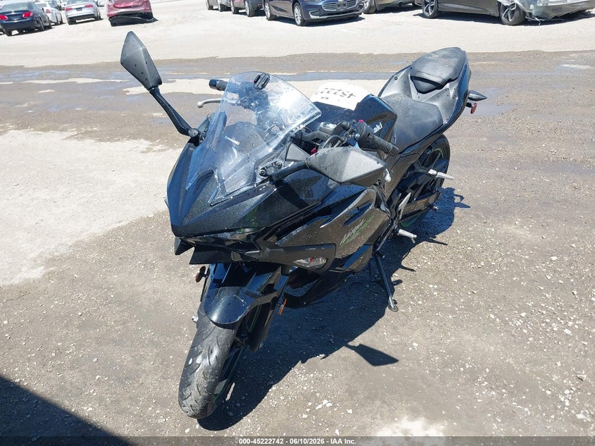 2024 Kawasaki Ninja VIN ML5EXGG13RDA29259 IAAI salvage auction — LEFT & RIGHT, Salvage Title, sold $1,600 on 2026-09-15 (photo 2)