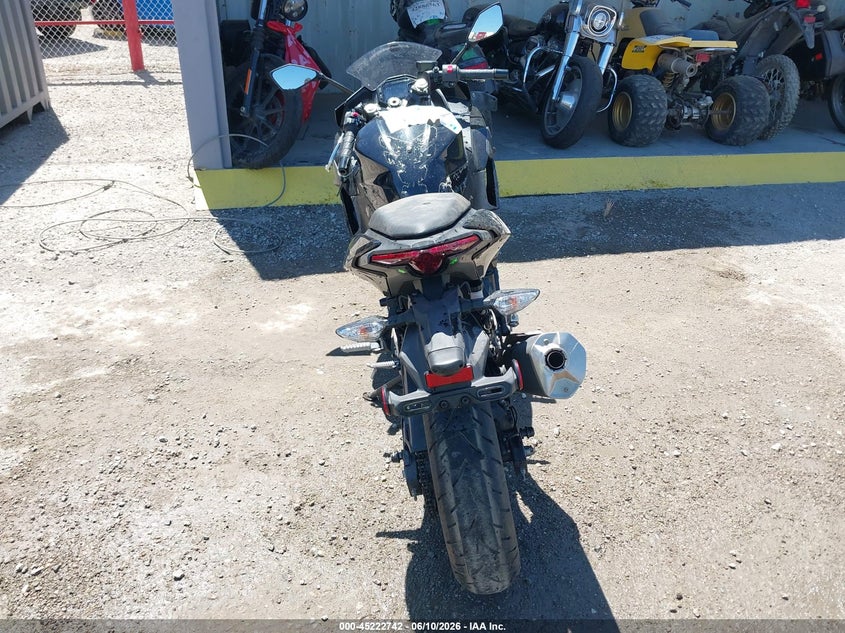 2024 Kawasaki Ninja VIN ML5EXGG13RDA29259 IAAI salvage auction — LEFT & RIGHT, Salvage Title, sold $1,600 on 2026-09-15 (photo 6)