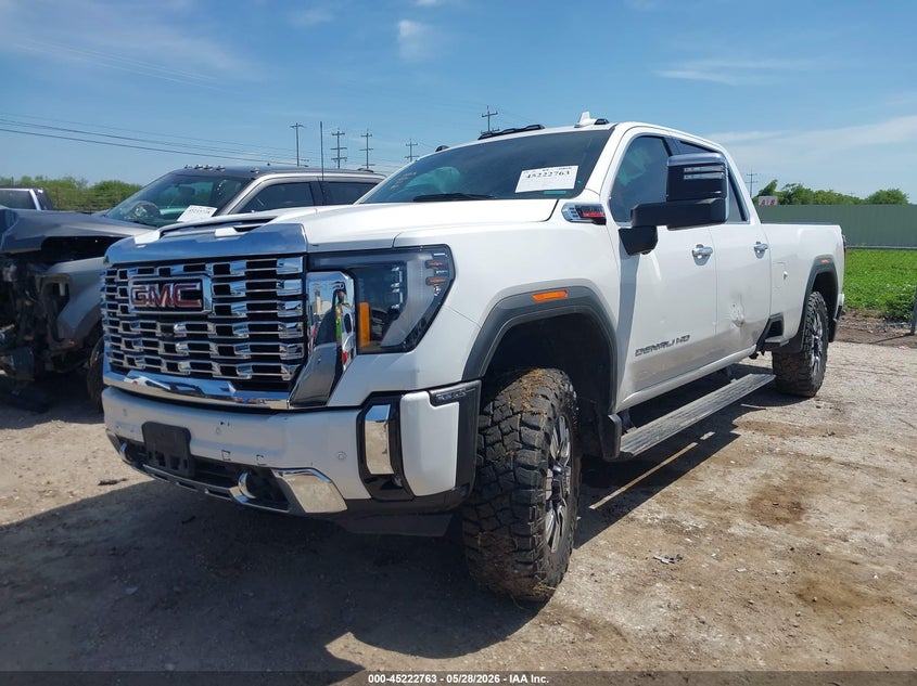 2024 Gmc VIN 1GT49WEYXRF111836 IAAI salvage auction — LEFT & RIGHT, Salvage Title, sold $19,250 on 2026-08-31 (photo 2)
