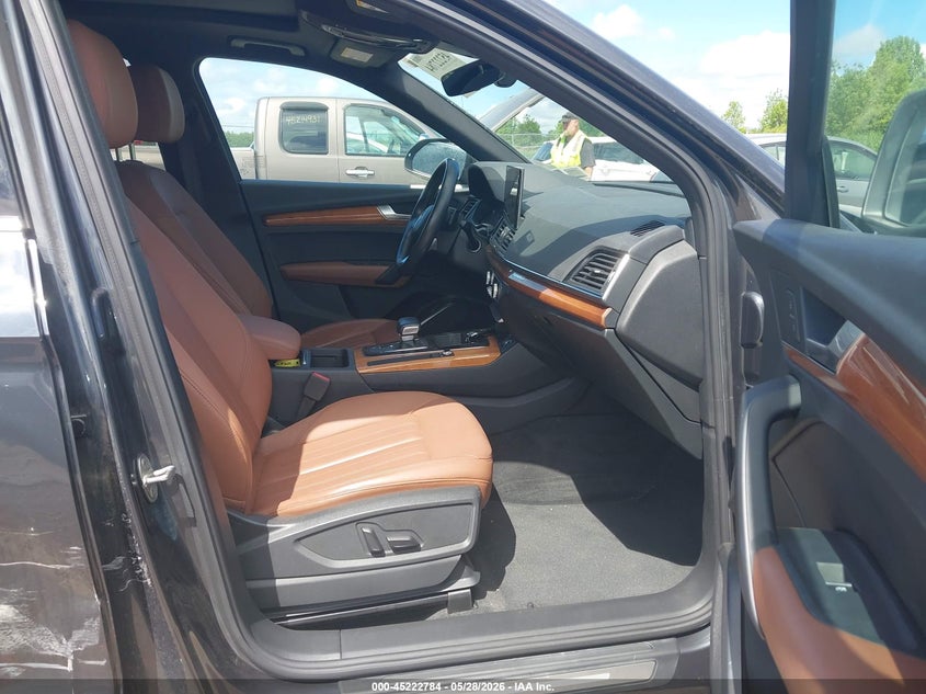 2021 Audi Q5 VIN WA1AAAFY5M2113046 IAAI salvage auction — RIGHT SIDE, Salvage Title, sold $12,100 on 2026-07-09 (photo 5)