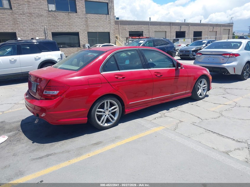 2014 Mercedes-benz C-klasse VIN WDDGF4HB9EG155757 IAAI salvage auction — LEFT REAR, Salvage Title, sold $1,100 on 2026-07-06 (photo 4)