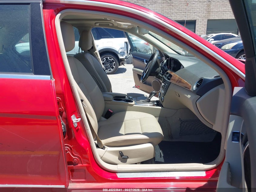 2014 Mercedes-benz C-klasse VIN WDDGF4HB9EG155757 IAAI salvage auction — LEFT REAR, Salvage Title, sold $1,100 on 2026-07-06 (photo 5)