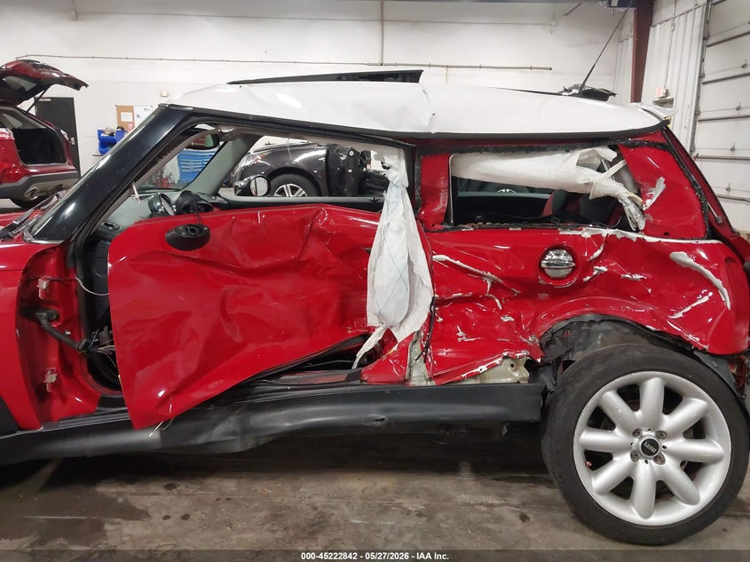 2005 Mini Cooper VIN WMWRE33585TG97909 IAAI salvage auction — LEFT SIDE, Junk (Missouri), sold $425 on 2026-07-07 (photo 6)