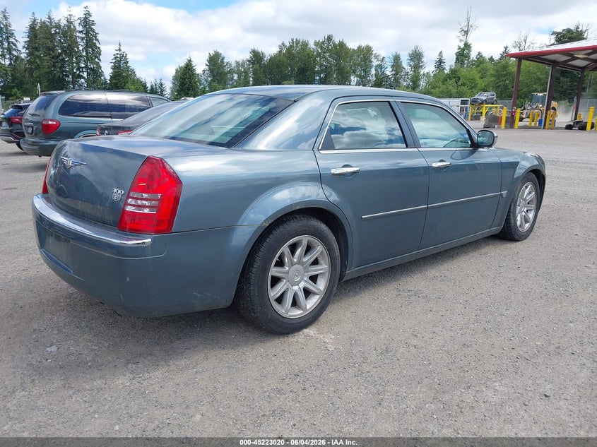 2006 Chrysler 300c VIN 2C3KA63H56H375997 IAAI salvage auction — NORMAL WEAR, Clear-Dealer Only (Iowa), sold $800 on 2026-07-08 (photo 4)