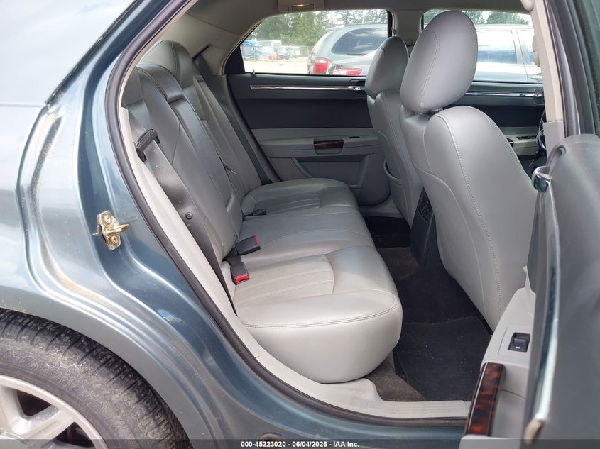 2006 Chrysler 300c VIN 2C3KA63H56H375997 IAAI salvage auction — NORMAL WEAR, Clear-Dealer Only (Iowa), sold $800 on 2026-07-08 (photo 8)