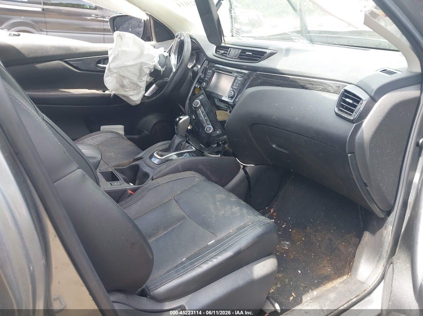 2017 Nissan Rogue VIN JN1BJ1CR6HW120399 IAAI salvage auction — FRONT END, Salvage (Massachusetts), sold $400 on 2026-07-10 (photo 5)
