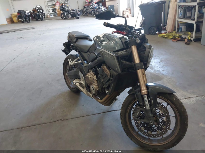 2023 Honda Cb VIN MLHRH0257P5400009 IAAI salvage auction — RIGHT SIDE, Salvage Title, sold $2,450 on 2026-07-24 (photo 1)