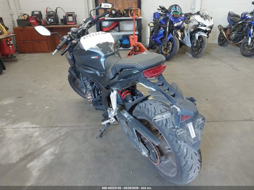 2023 Honda Cb VIN MLHRH0257P5400009 IAAI salvage auction — RIGHT SIDE, Salvage Title, sold $2,450 on 2026-07-24 (photo 3)
