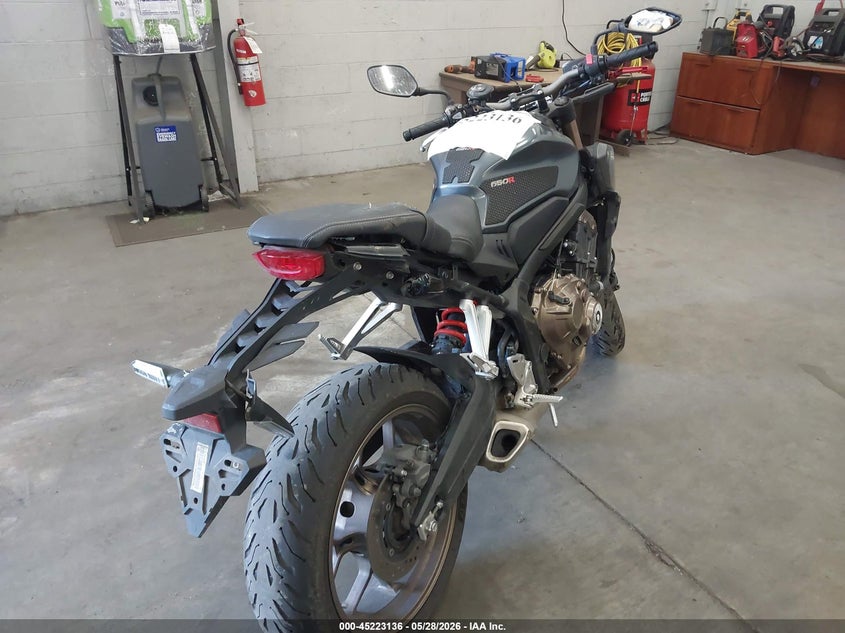 2023 Honda Cb VIN MLHRH0257P5400009 IAAI salvage auction — RIGHT SIDE, Salvage Title, sold $2,450 on 2026-07-24 (photo 4)