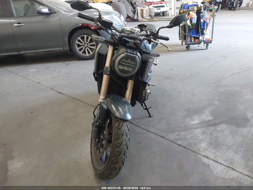 2023 Honda Cb VIN MLHRH0257P5400009 IAAI salvage auction — RIGHT SIDE, Salvage Title, sold $2,450 on 2026-07-24 (photo 5)