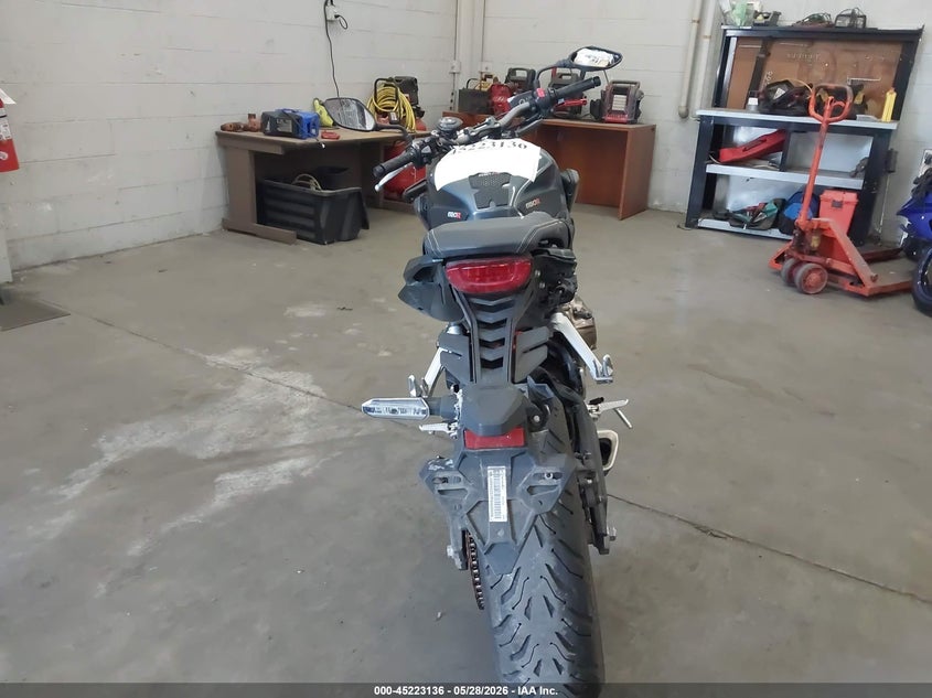 2023 Honda Cb VIN MLHRH0257P5400009 IAAI salvage auction — RIGHT SIDE, Salvage Title, sold $2,450 on 2026-07-24 (photo 6)