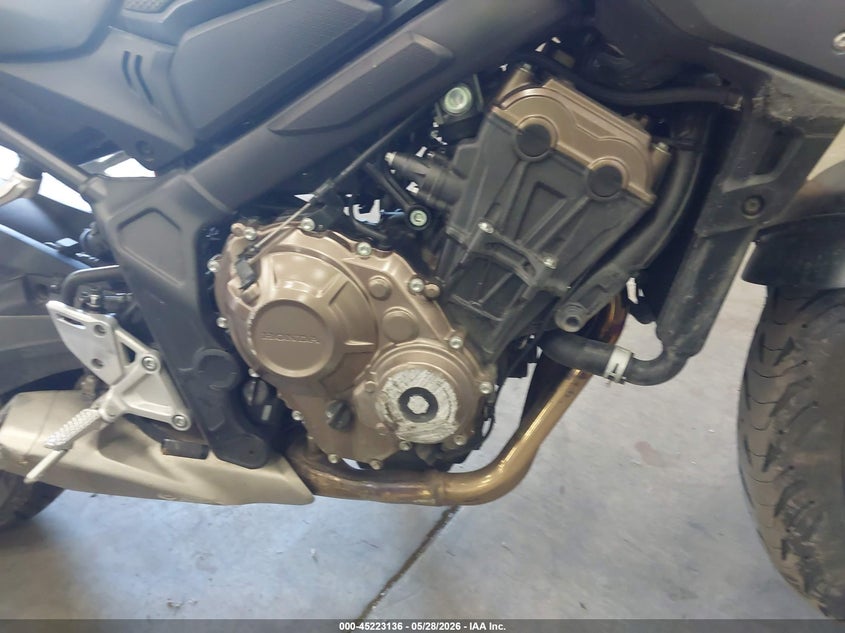 2023 Honda Cb VIN MLHRH0257P5400009 IAAI salvage auction — RIGHT SIDE, Salvage Title, sold $2,450 on 2026-07-24 (photo 8)
