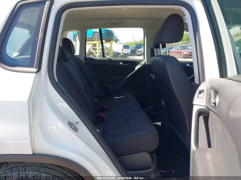 2017 Volkswagen Tiguan VIN WVGAV7AX4HK044962 IAAI salvage auction — FRONT END, Salvage Title, sold $450 on 2026-07-08 (photo 8)