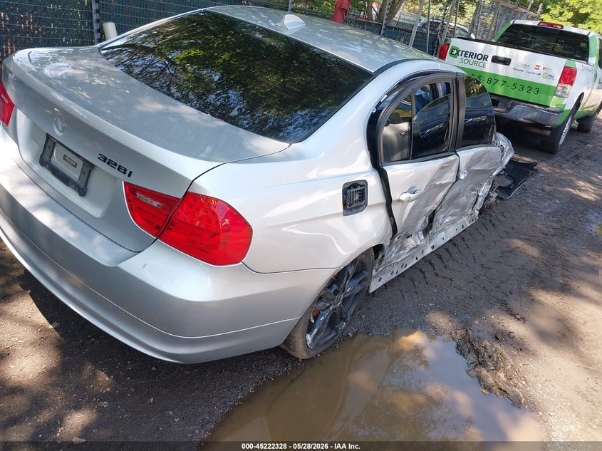 2011 BMW 3 series VIN WBAPH7C5XBE682766 IAAI salvage auction — RIGHT SIDE, Clear (Virginia), sold $300 on 2026-07-09 (photo 4)